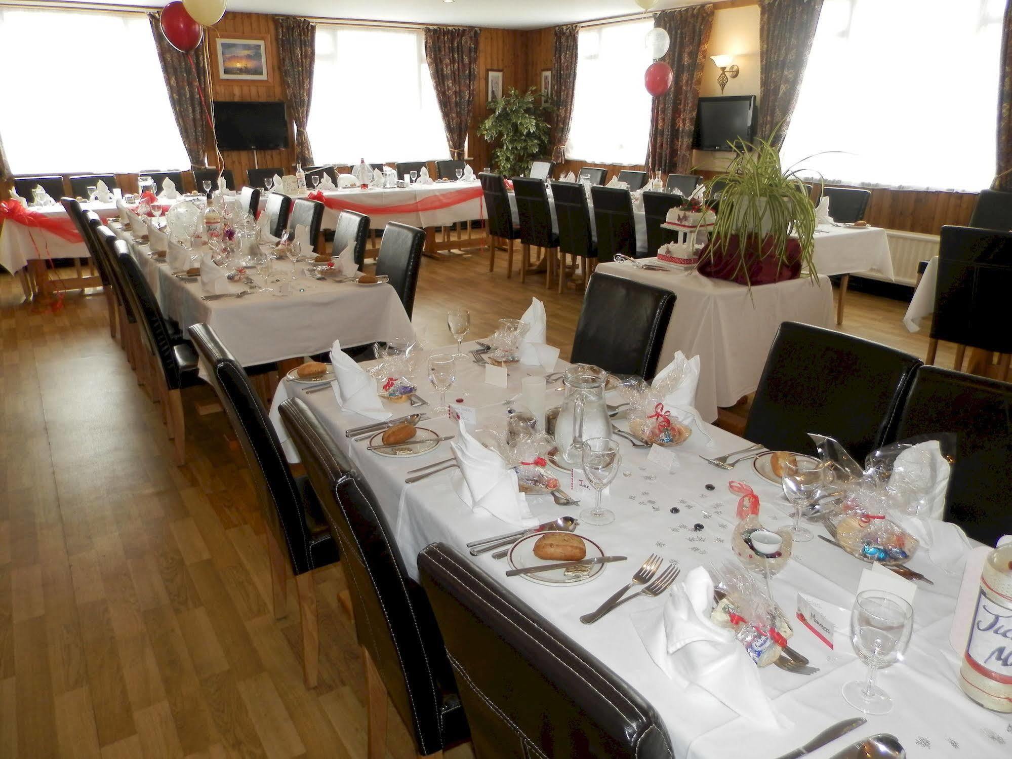 Wayside Cheer Hotel Castel Zewnętrze zdjęcie