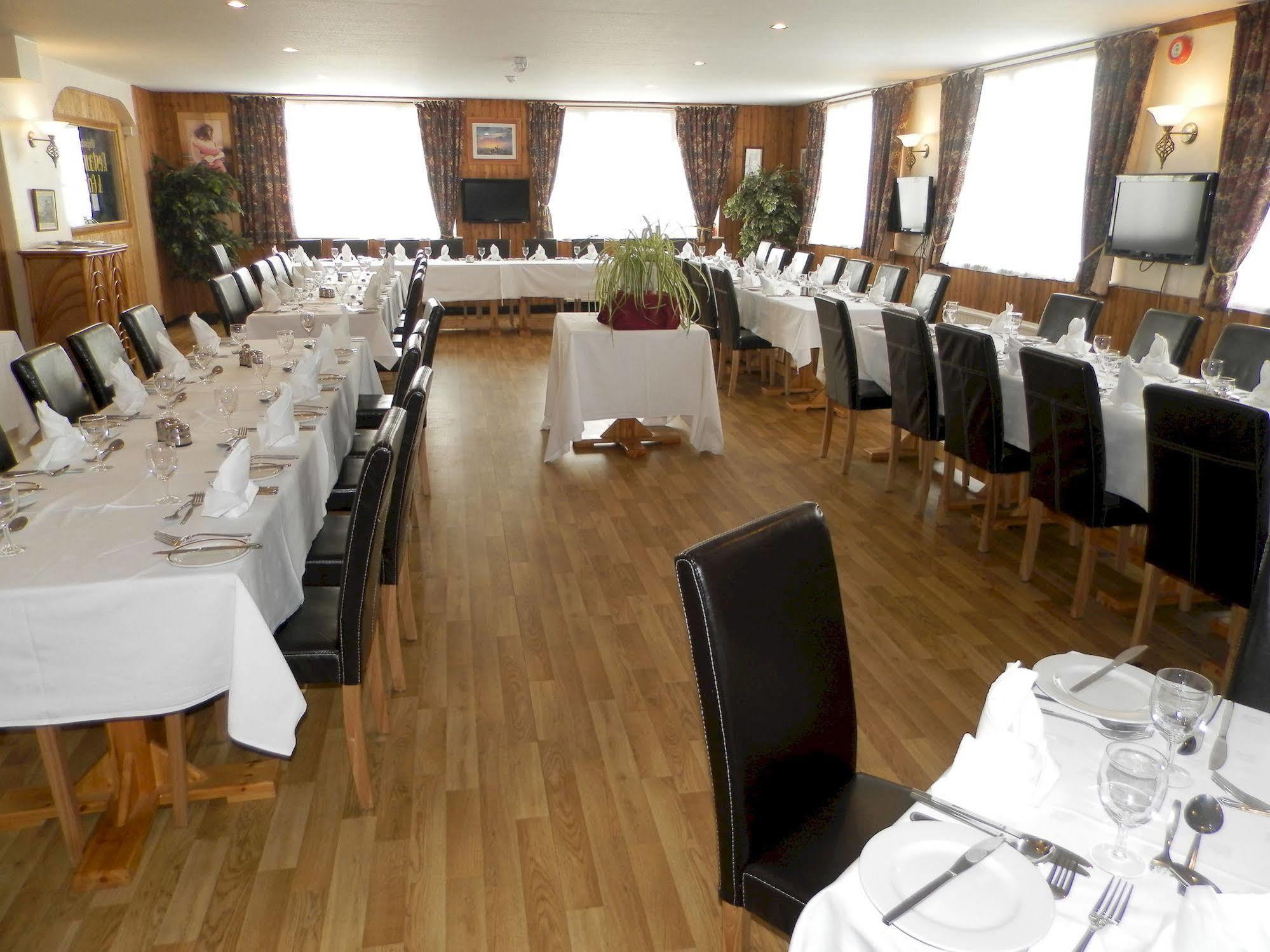 Wayside Cheer Hotel Castel Zewnętrze zdjęcie