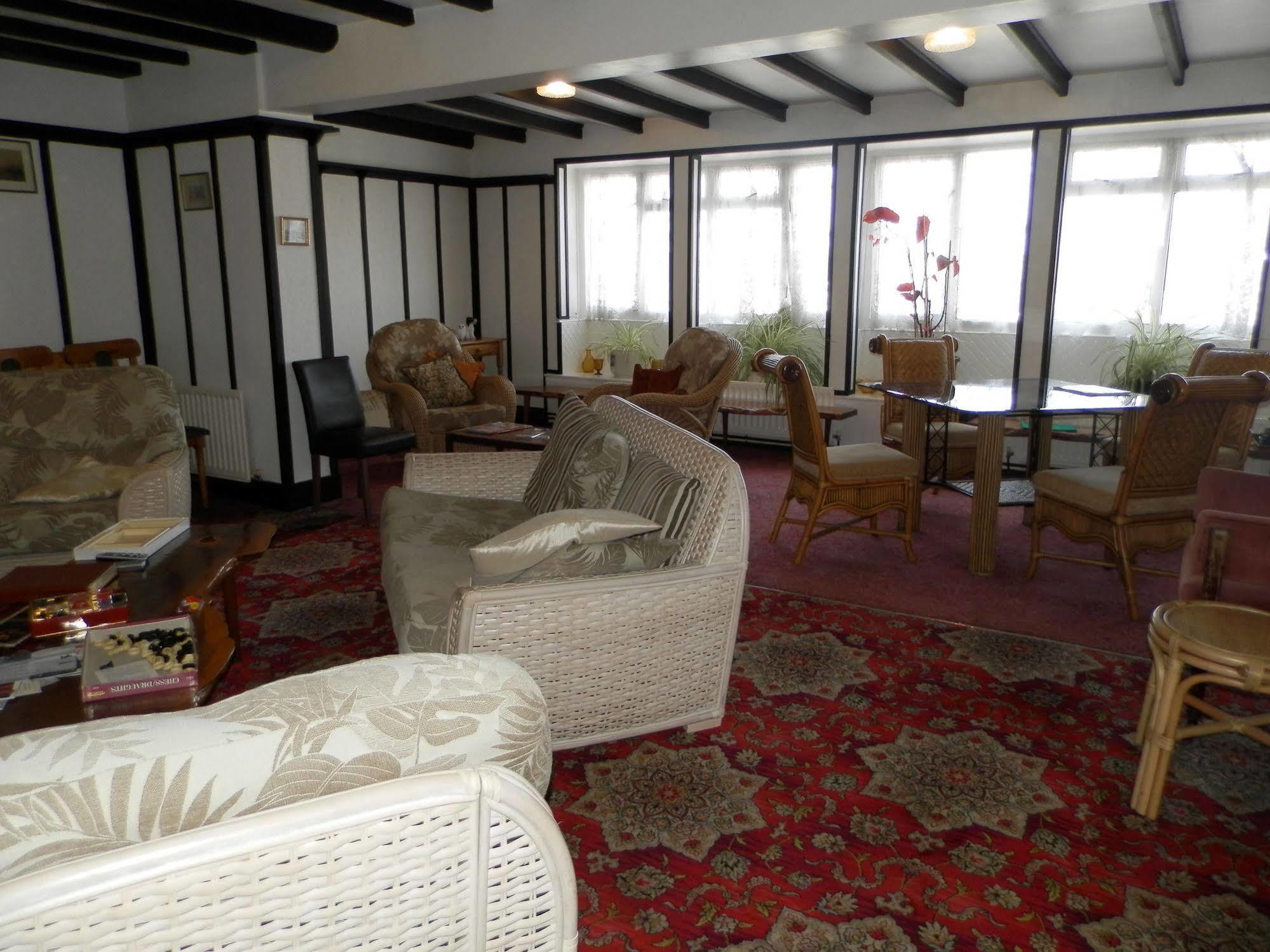 Wayside Cheer Hotel Castel Zewnętrze zdjęcie