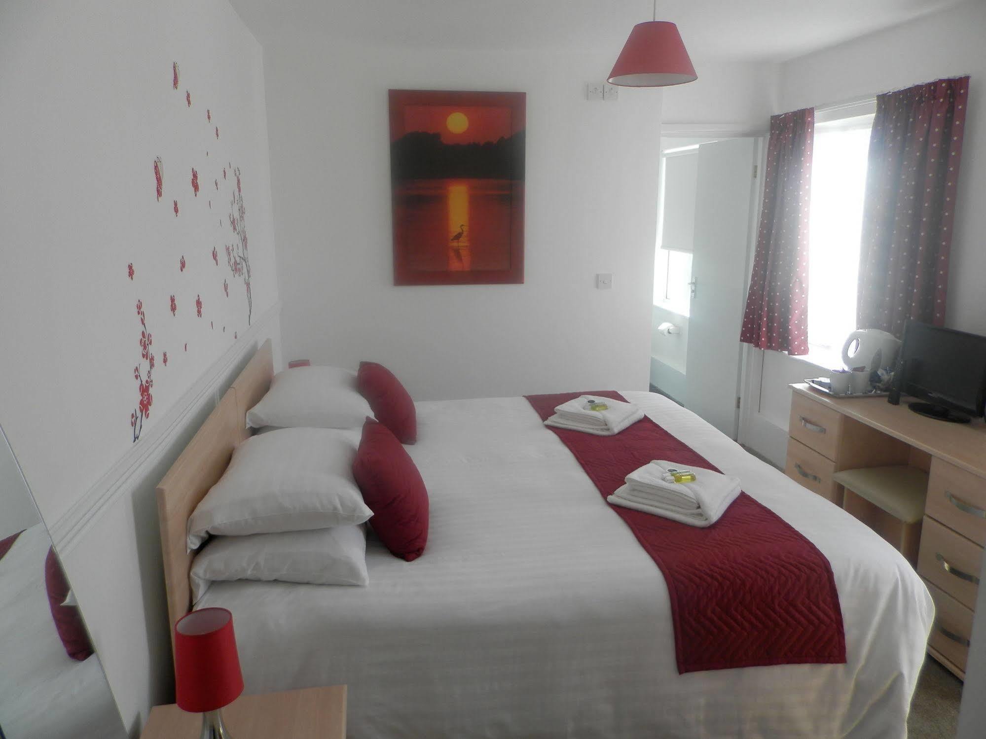 Wayside Cheer Hotel Castel Zewnętrze zdjęcie