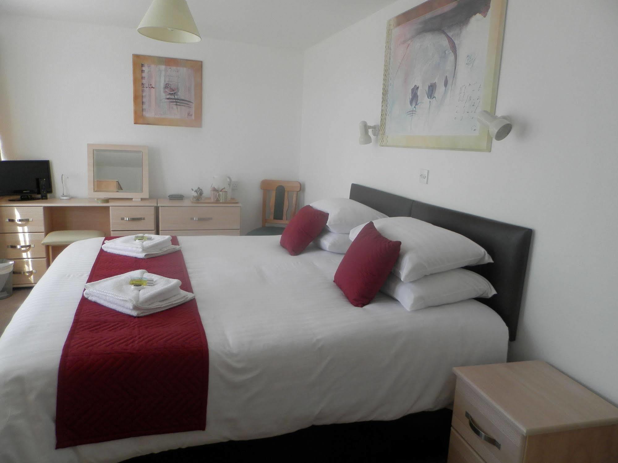 Wayside Cheer Hotel Castel Zewnętrze zdjęcie