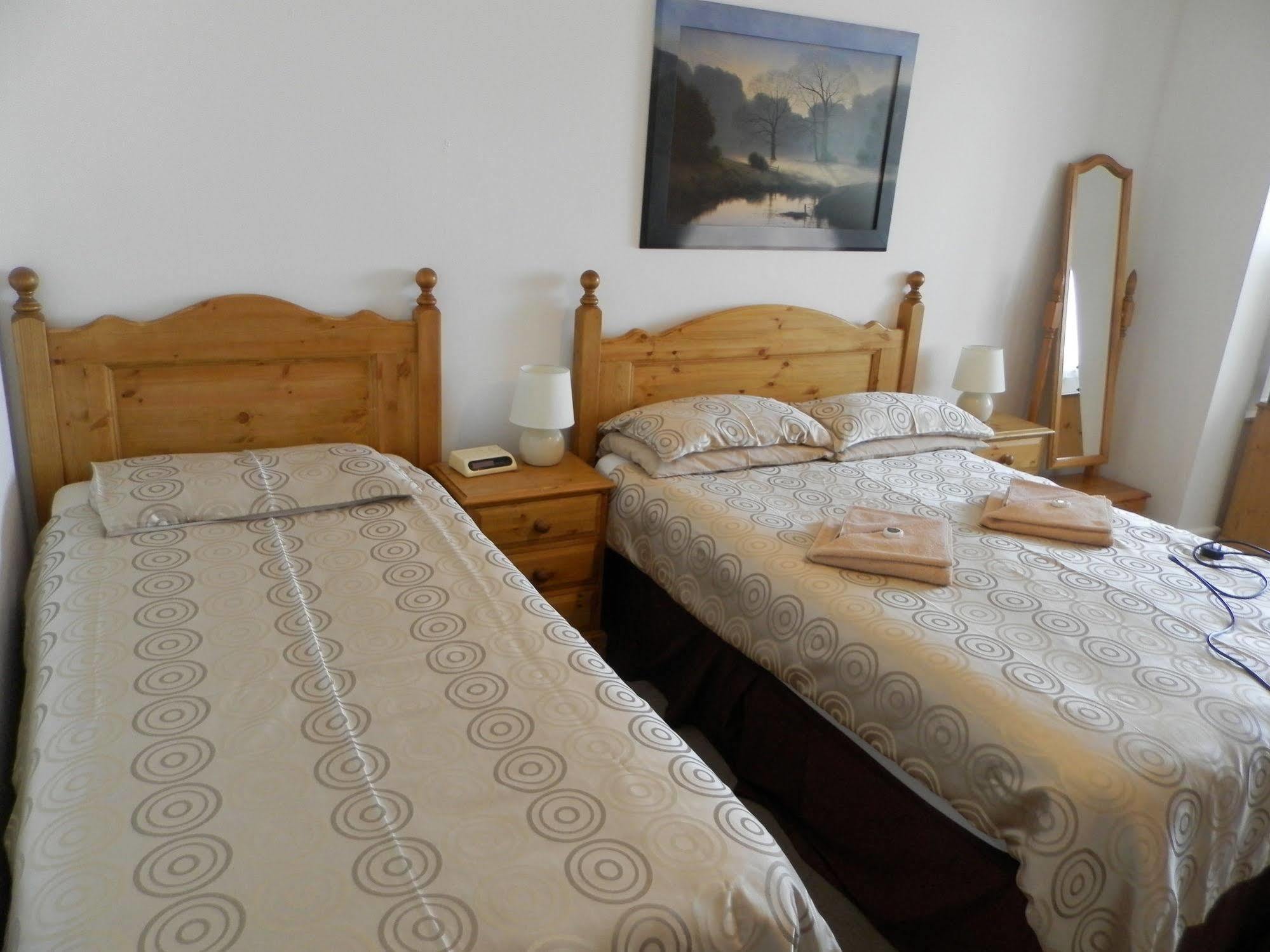 Wayside Cheer Hotel Castel Zewnętrze zdjęcie