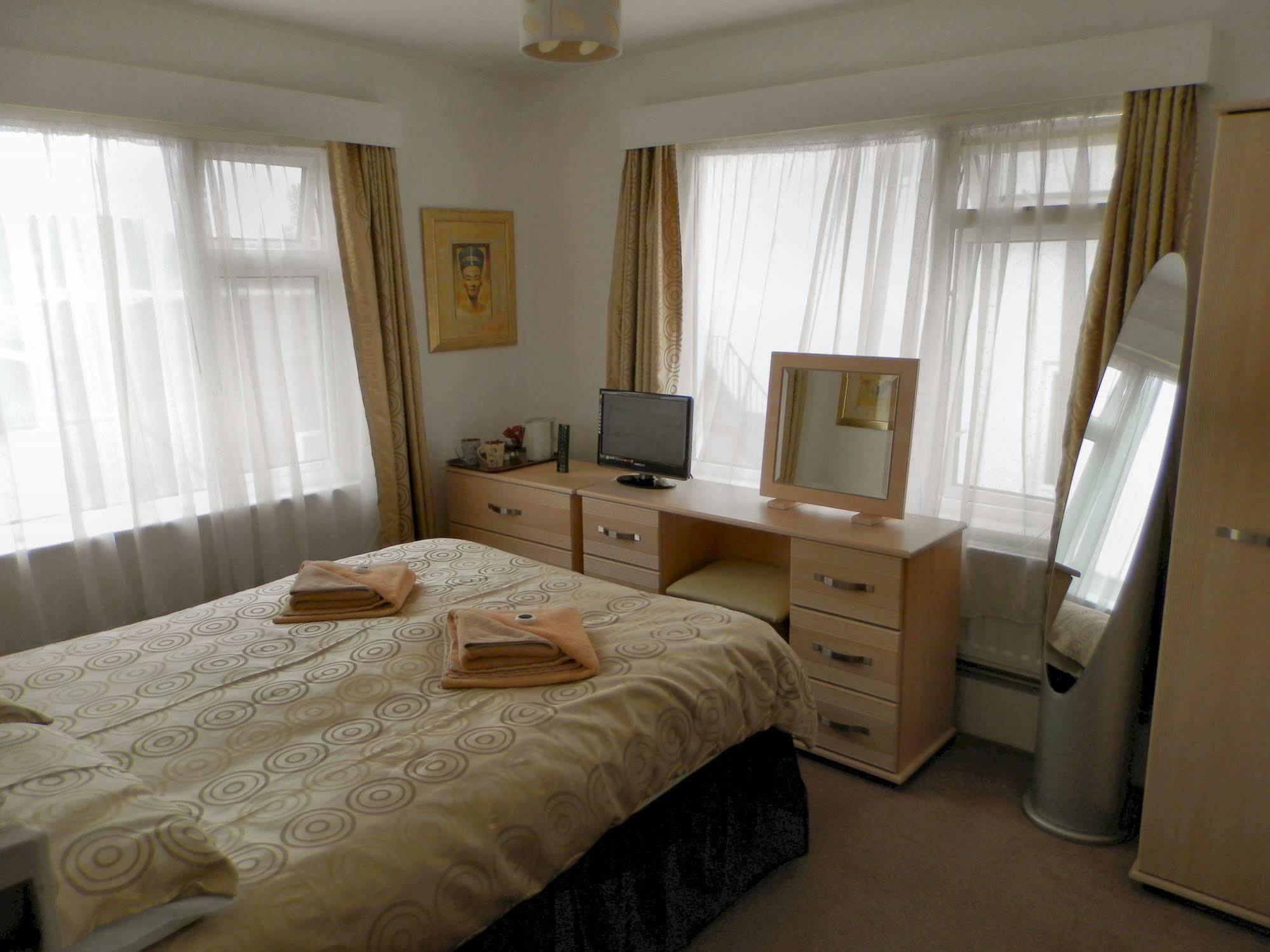 Wayside Cheer Hotel Castel Zewnętrze zdjęcie