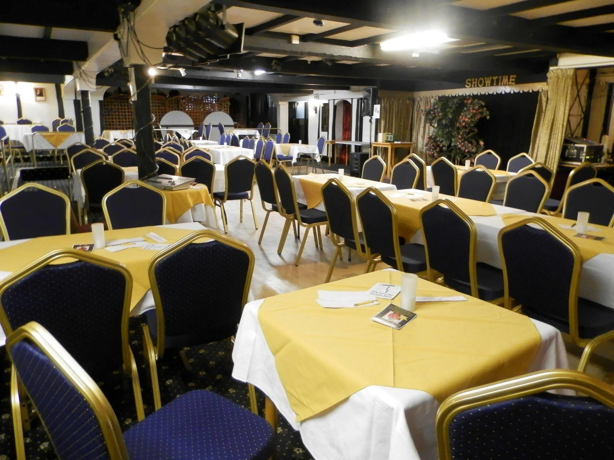 Wayside Cheer Hotel Castel Zewnętrze zdjęcie